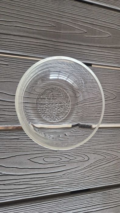 Taça pequena de vidro transparente