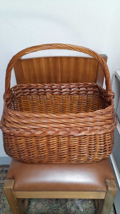 Cestos em verga envernizados e em bom estado cada 10 €