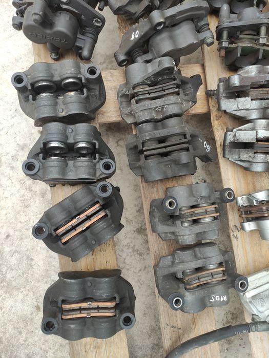 Тормозные суппорта Yamaha R1 xt660 fz6 r6 Suzuki bandit katana sv