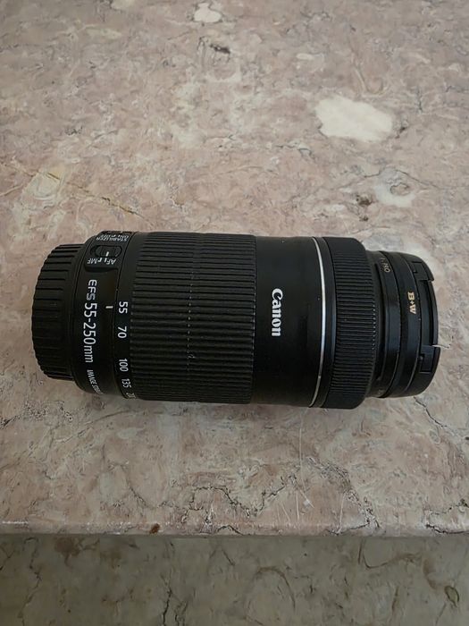 Objetiva Canon EF-S 55-250mm F4-5.6 IS STM