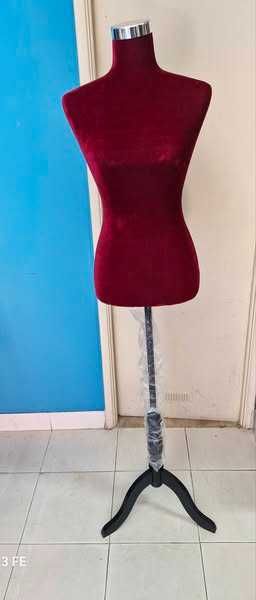 Manequim Feminino cor Vermelho d Exposição Costura Novo único Portugal
