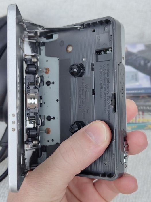 Касетний плеєр Panasonic RQ-NX60V з РК дисплеєм та FM/AM радіо