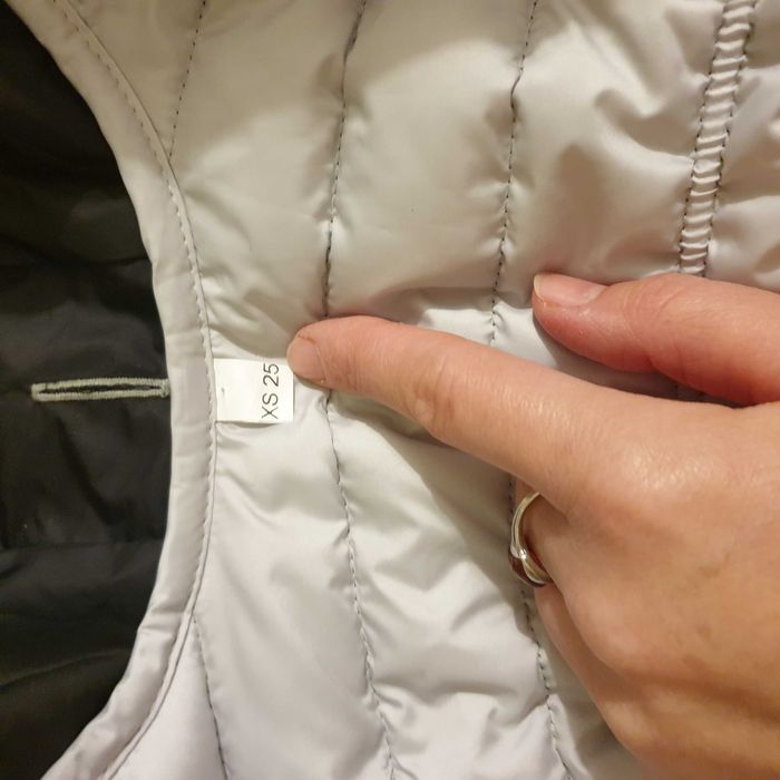 Kombinezon firmy AV ONE dla psa XS, długość 25 cm