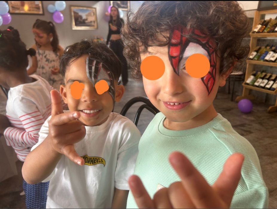 Pinturas faciais e modelação de balões