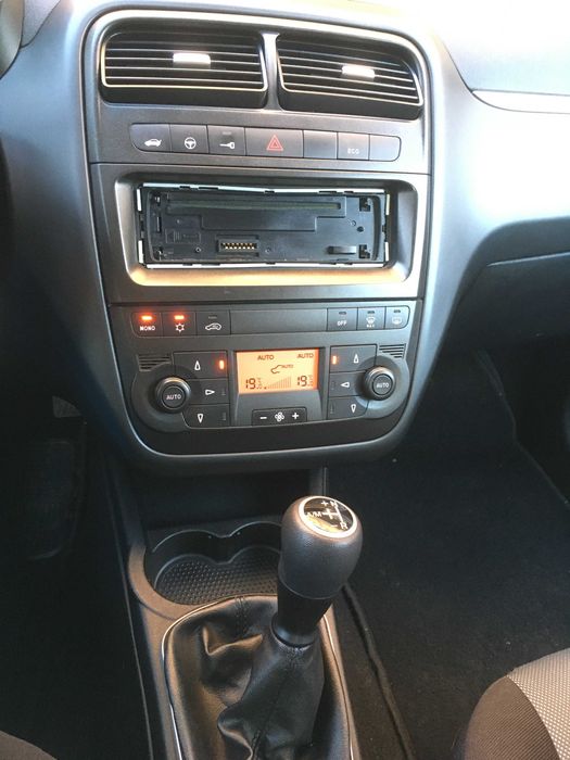 Продам автомобіль Fiat Grand Punto 1368 см.куб бензиновий