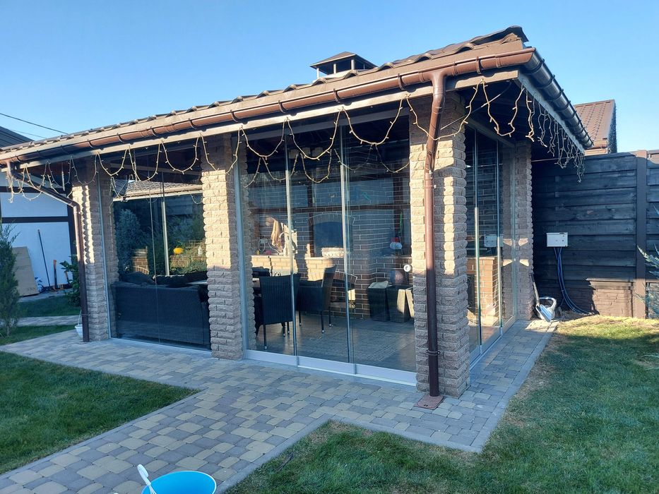 Безрамне скління альтанок та веранд від виробника. Якісно та надійно.