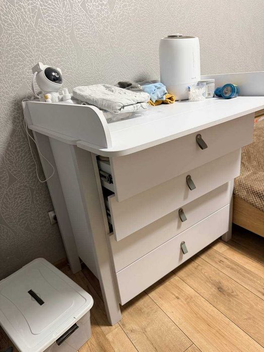 Продам дитяче ліжечко та комод Veres