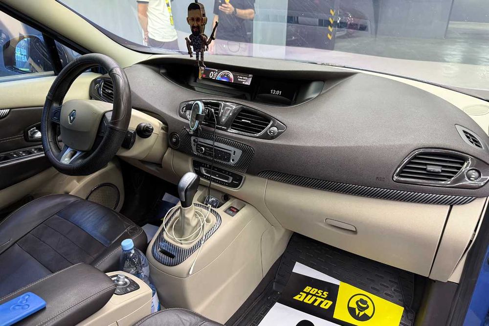 Renault Megane Scenic 2012