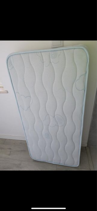 Colchão para cama de bebé