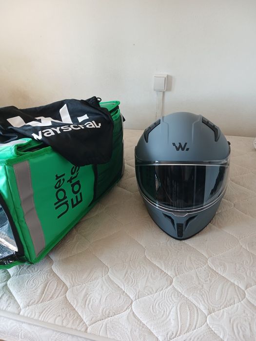 Capacete e mochila uber Eats