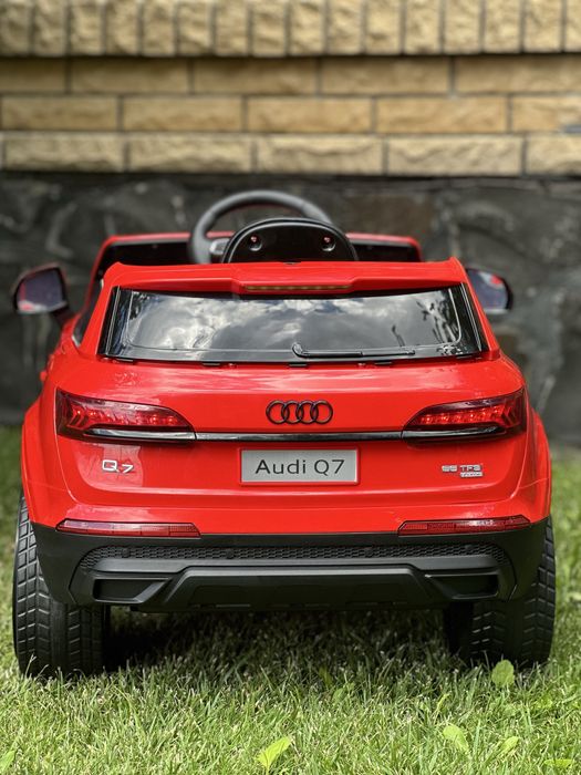 Дитяче авто Audi Q7 12V 2 двигуни пульт 2.4G Авто для дитини Детский