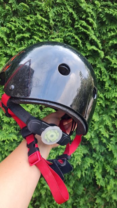 Sportowy kask dziecięcy