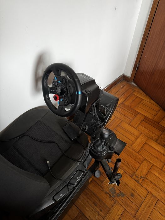 Cockpit + Logitech G29 with C-Shifter64740122151169121