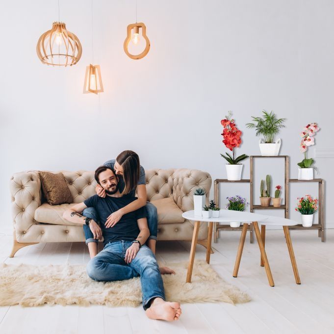 Stojak na kwiaty z drewna brązow