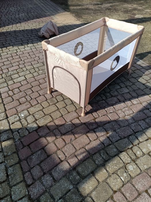 Na sprzedaż łóżeczko turystyczne marki Lionelo w bardzo dobrym stanie.