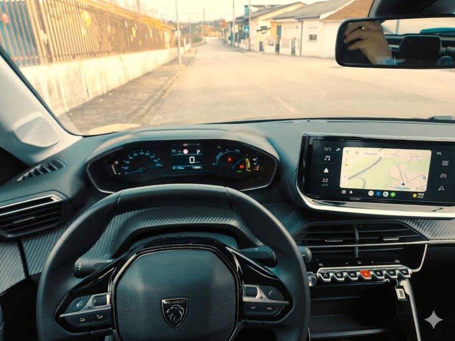 Peugeot e-208 | 2025 | 12.000 km | COMO NOVO