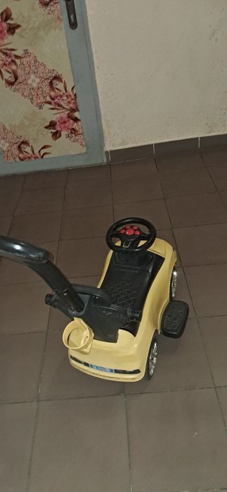 Дитяча машинка толокар