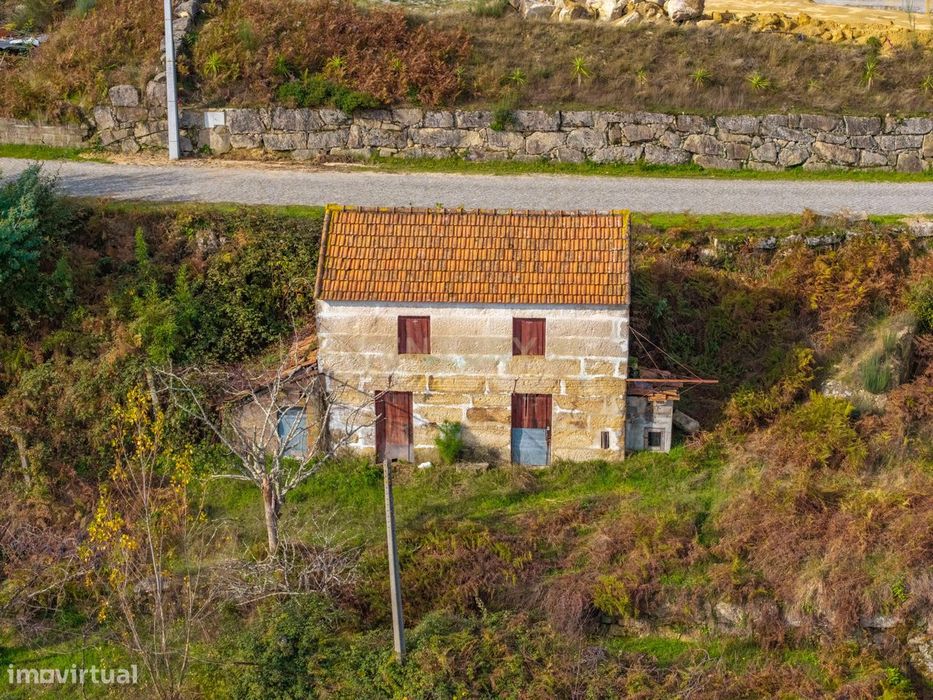 Casinha rústica para Recuperação e terreno em Fandinhães, Marco de Can