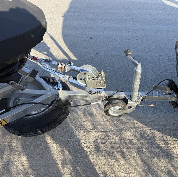 Atrelado para mota de agua