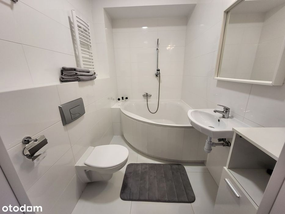 Przestronny apartament z balkonem i windą nad jeziorem Pluszne