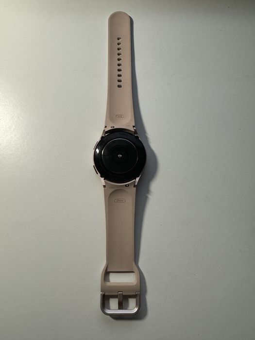 Samsung Galaxy Watch 4 pink gold
