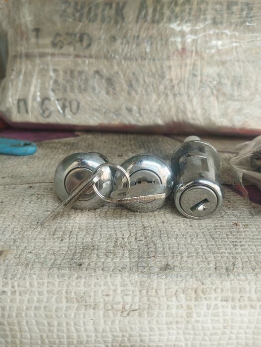 Замки для жигулів ваз 3 шт. + аварійна кнопка