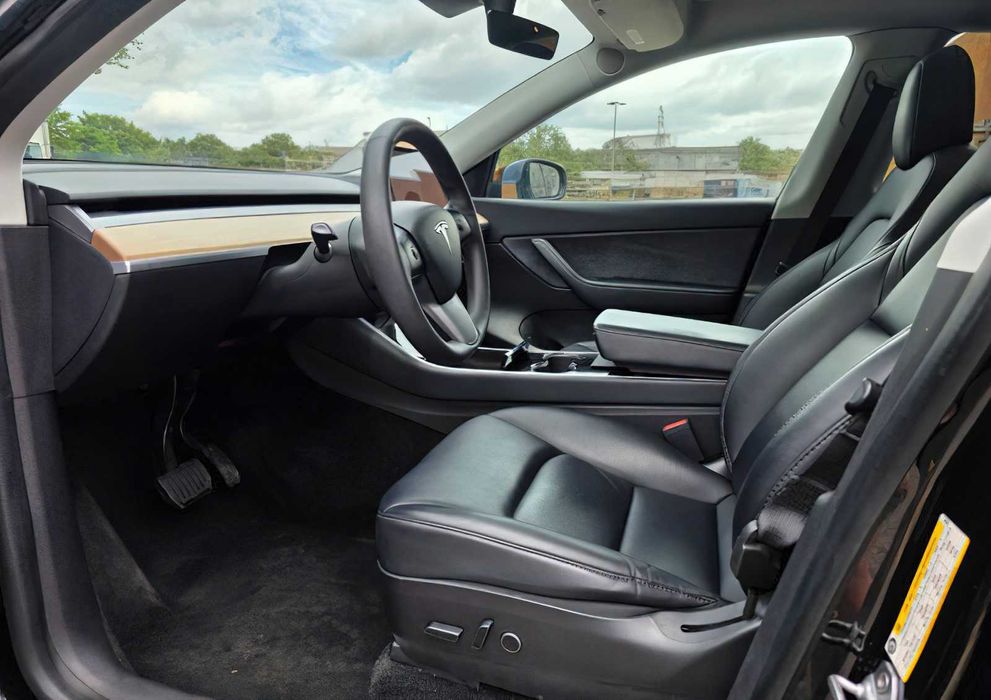Tesla Model Y Long Range      2021