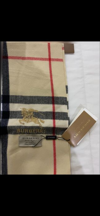 Cachecol com padrão Burberry