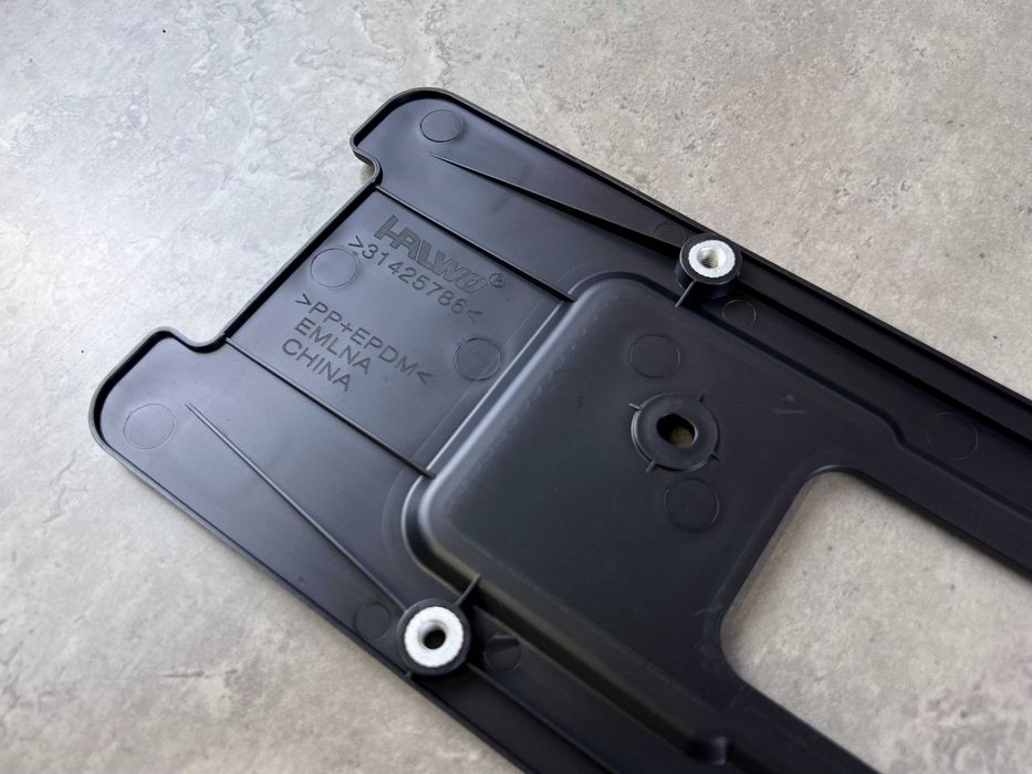 Рамка номерного знаку  -  Volvo XC60 II  /  S90 II  -  31425786