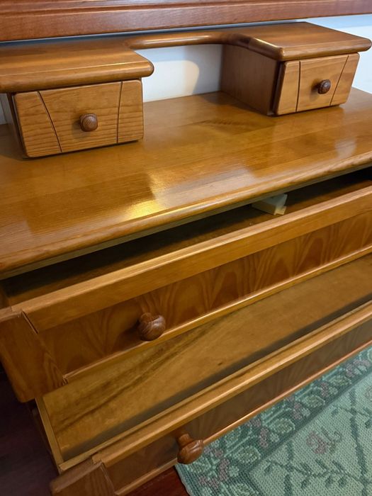 Cómoda em madeira maciça – excelente estado