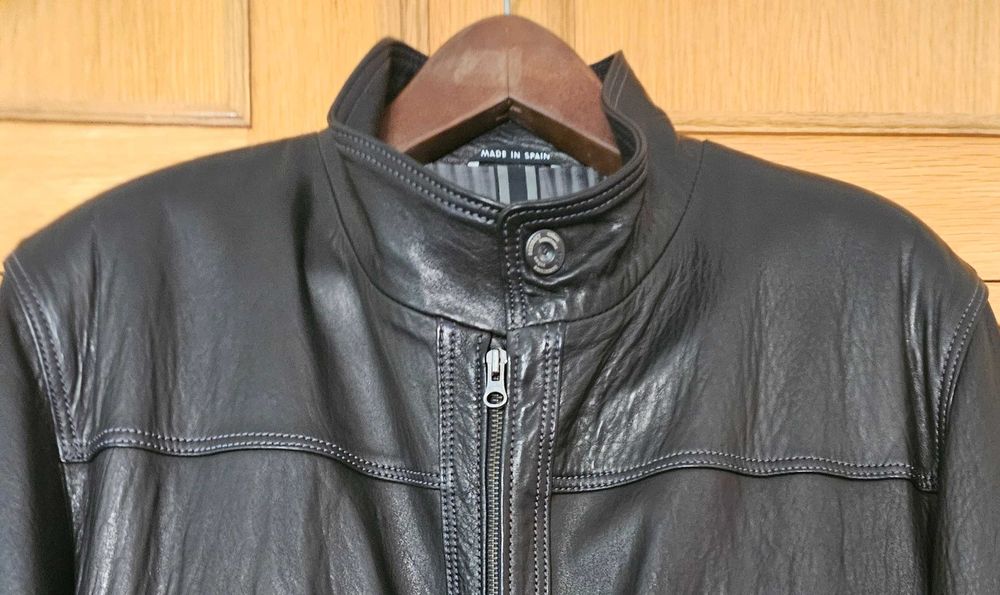 Excelente blusão preto, de pele genuína GEROME (tamanho L)