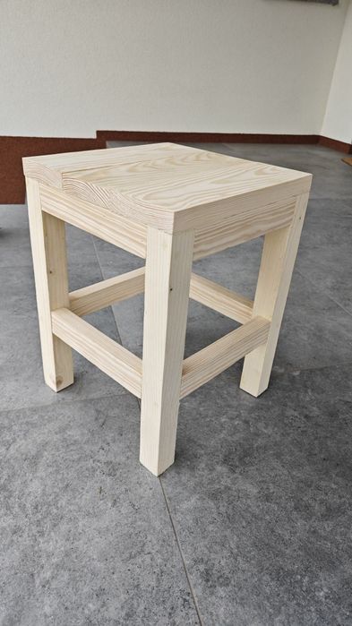 Taborety drewniane