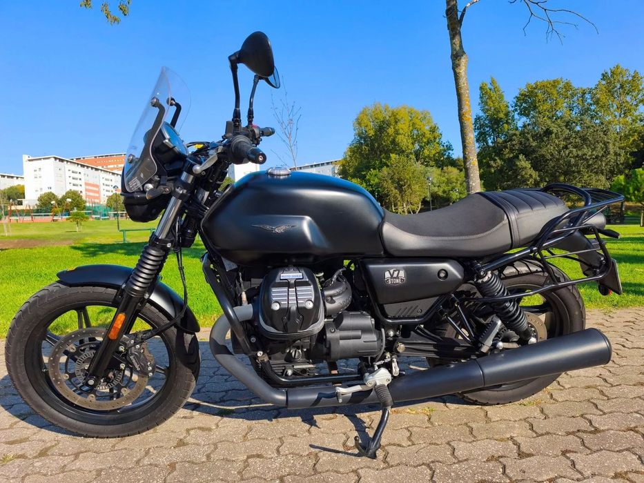 Moto Guzzi V7  850 Stone