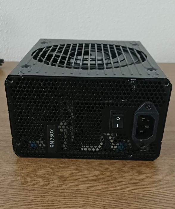 Fonte de Alimentação Corsair RM750x