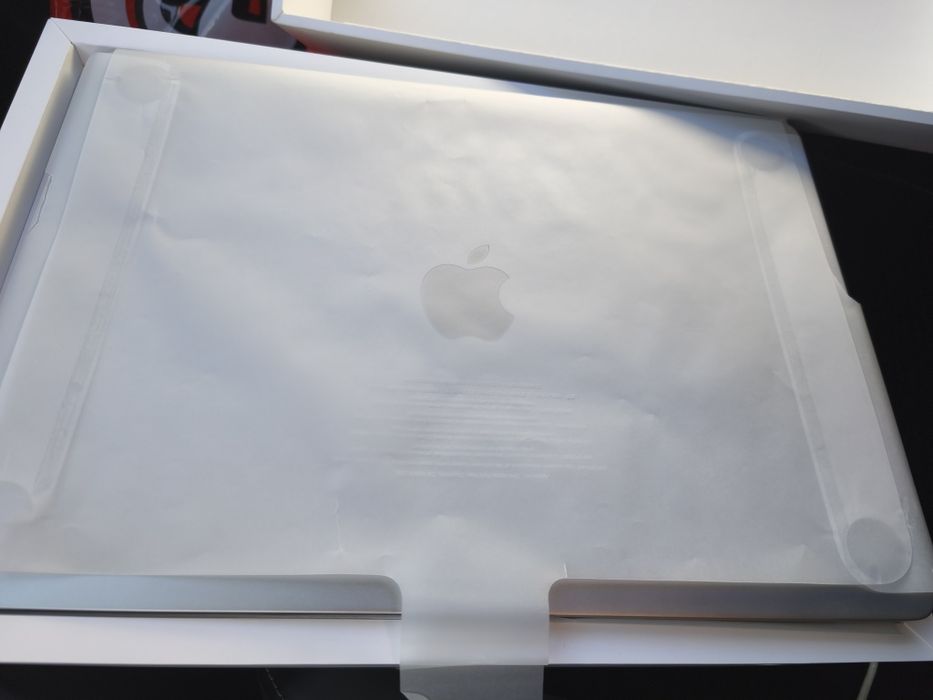 MacBook Air 15" M4 (16GB RAM / 256GB SSD) – Como Novo / Fatura de Abril