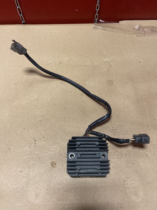 Yamaha Virago XV 500 / 750 / 920 / 550 regulator napięcia B361