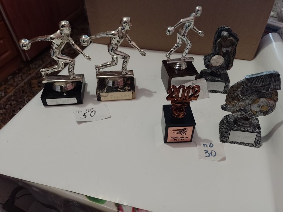 статуетки спортивні,футбол,боротьба та інше