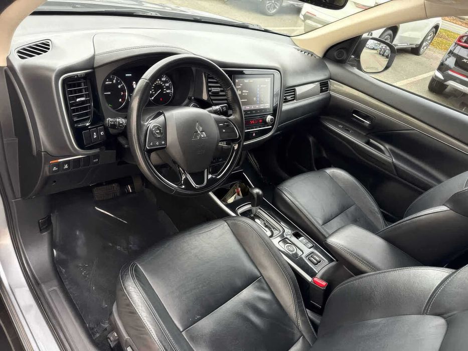 Mitsubishi Outlander SEL S-AWC      2020