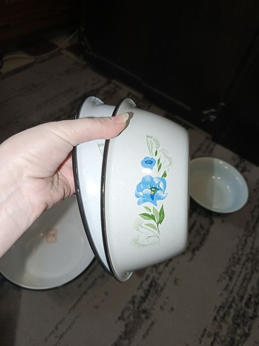 Новые эмалированные миски