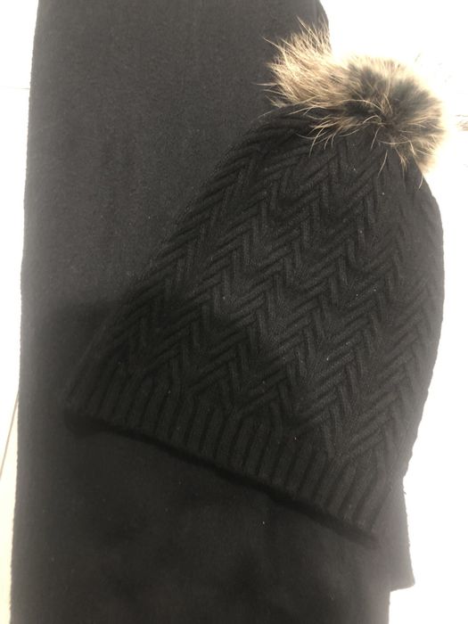Czarna czapka zimowa