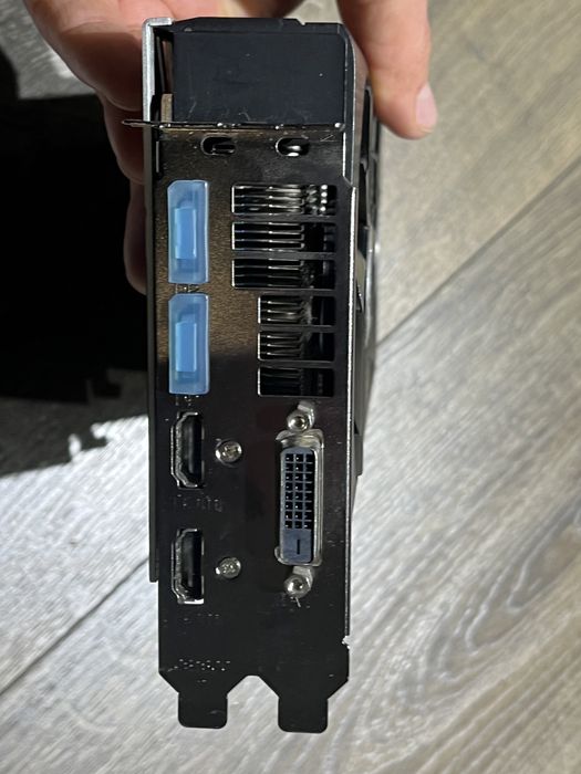 Sapphire Pulse Radeon RX 570 8G GDDR5 , Asus GeForce GTX 1070