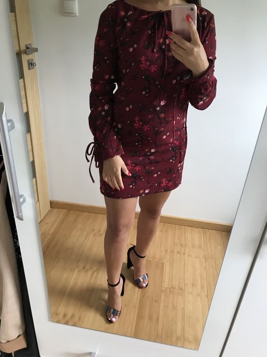 Bordowa sukienka w kwiaty mohito XS