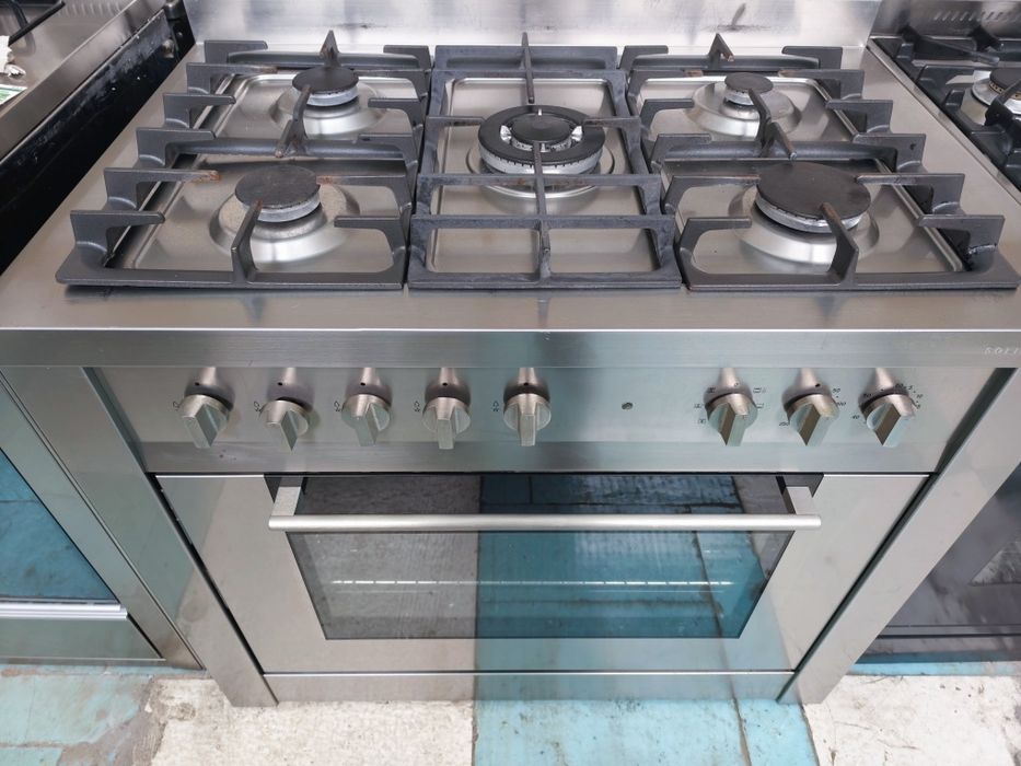 Професійна газова плита на 5 камфорок