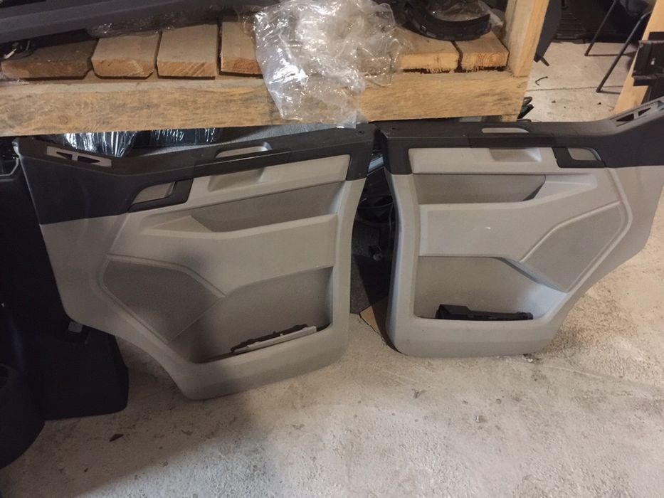 VW Transporter T6 передні дверні карти