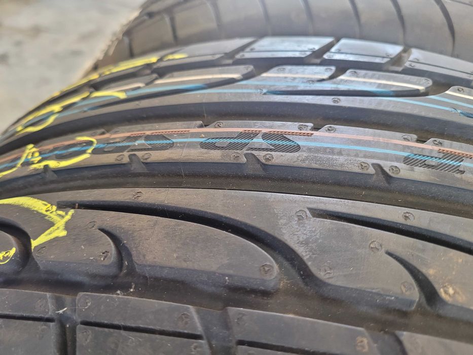 opony Dunlop 235/ 50 19  nowe komplet