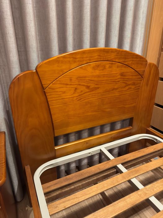 Cama solteiro em pinho maciço