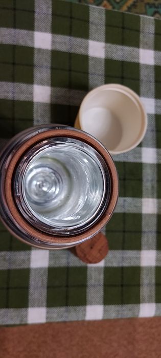 Продам термос с стеклянной колбой