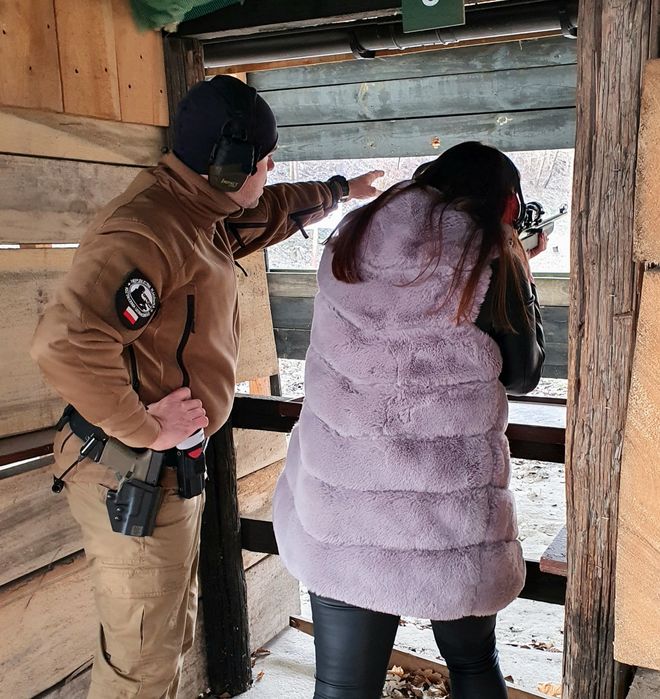 Szkolenia strzeleckie / dla szkół / imprezy / dla firm / strzelnica