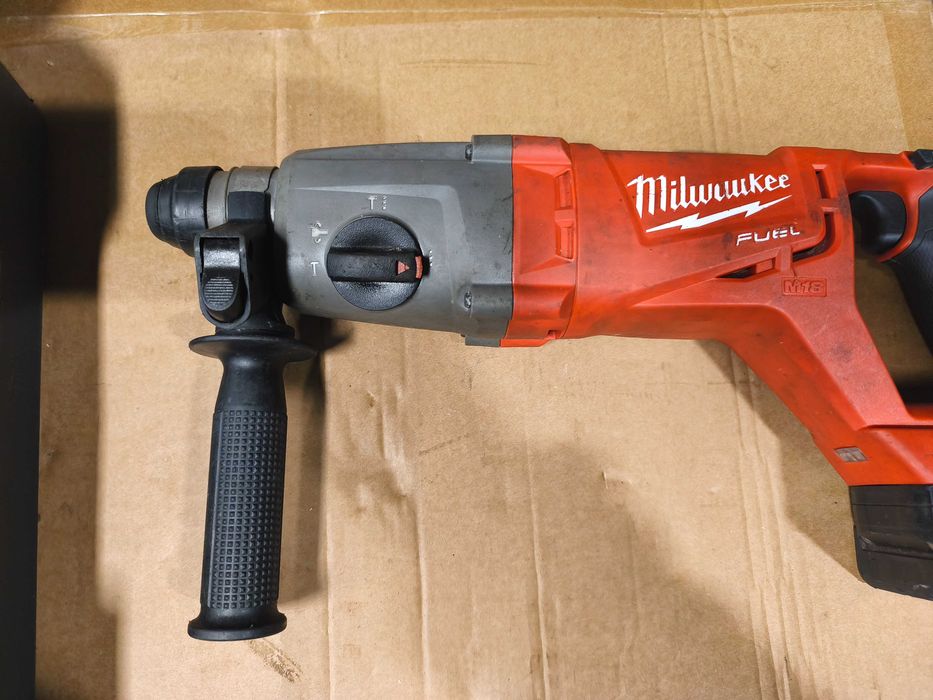 Młotowiertarka Milwaukee M 18 CHD + 2 aku 4,0 ah + ładowarka + walizka