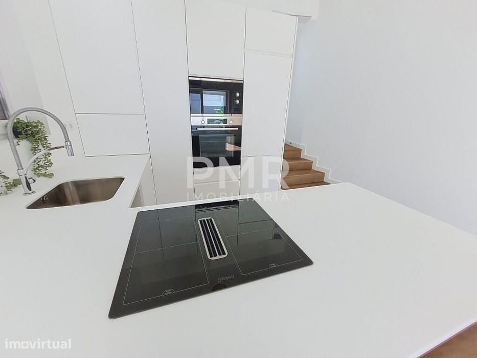 Moradia T2 Totalmente Remodelada em Caxias